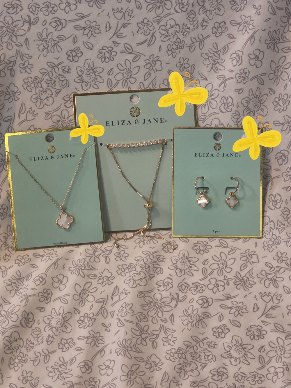 Pearlescent Clover Jewelry Set - Necklace, Bracelet, Earrings